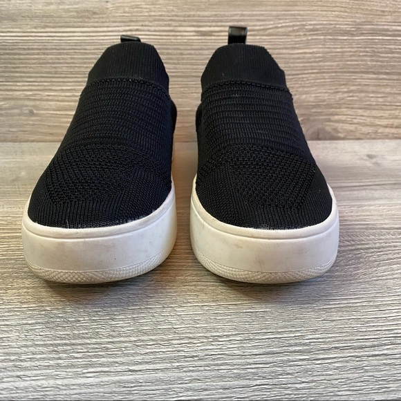 Black sneaker with chunky white sole. Steve Madden Beale fabric sneakers Size 6 - Picture 6 of 12